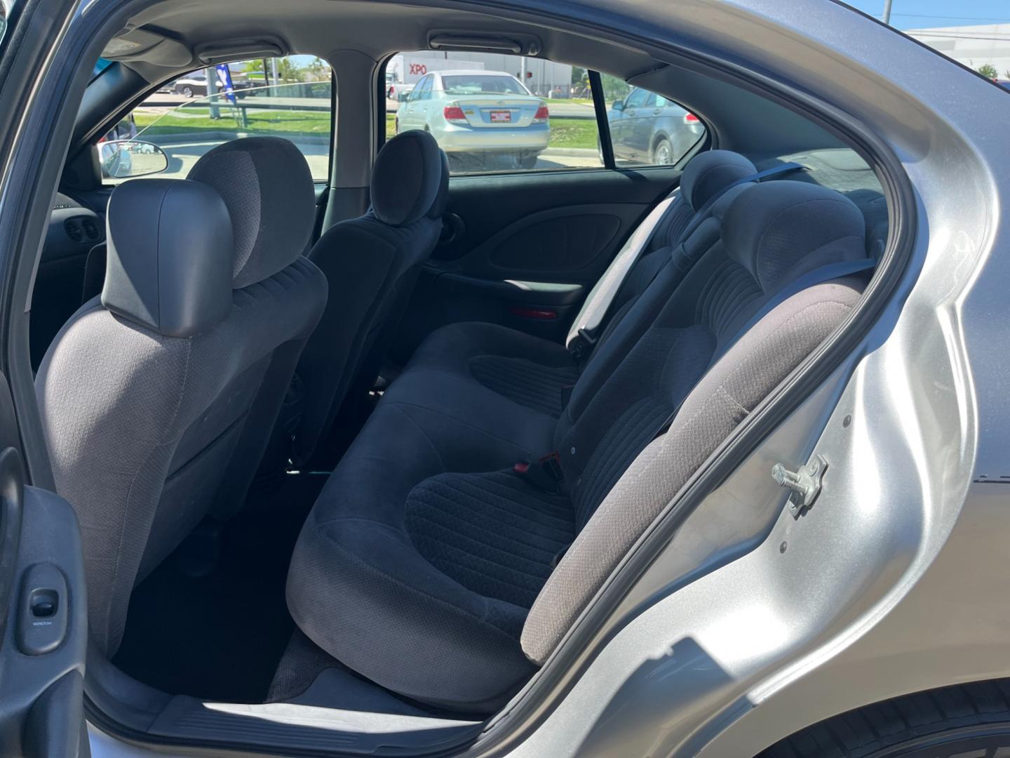 2005 SILVER /gray Pontiac Bonneville SE (1G2HX52K45U) with an 3.8L V6 OHV 12V engine, 4-Speed Automatic Overdrive transmission, located at 14700 Tomball Parkway 249, Houston, TX, 77086, (281) 444-2200, 29.928619, -95.504074 - Photo#9